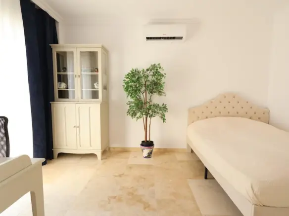 Villa Of 87 M² In Villamartin