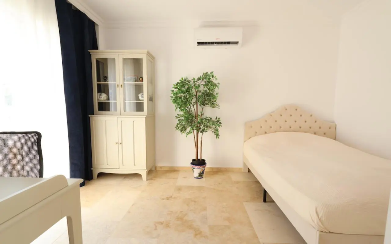 Villa Of 87 M² In Villamartin