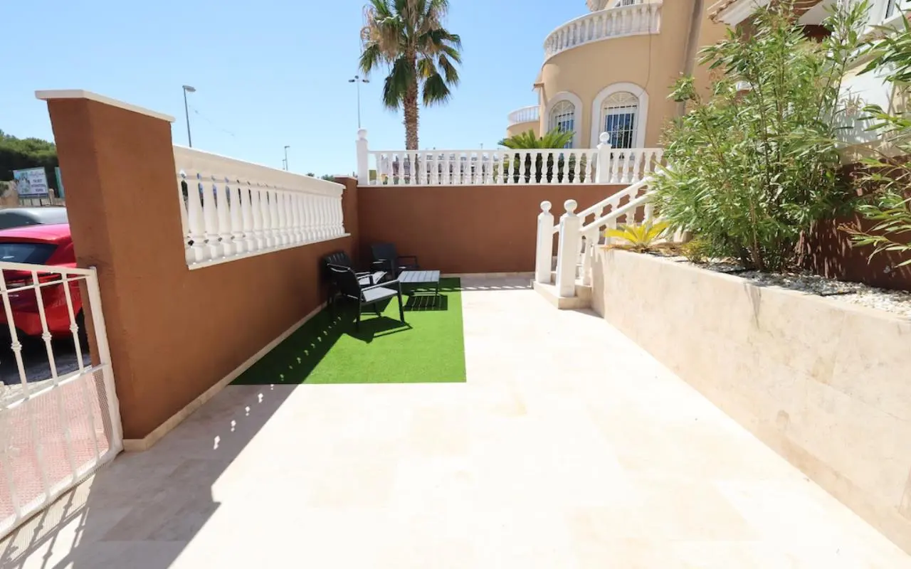 Villa Of 87 M² In Villamartin