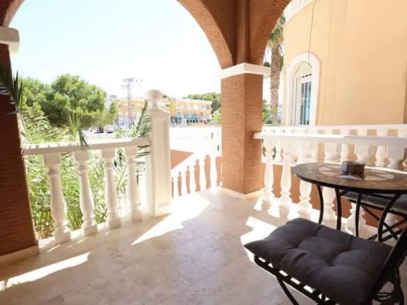 Villa Of 87 M² In Villamartin