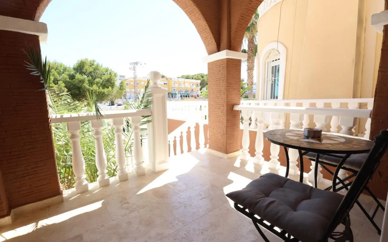 Villa Of 87 M² In Villamartin