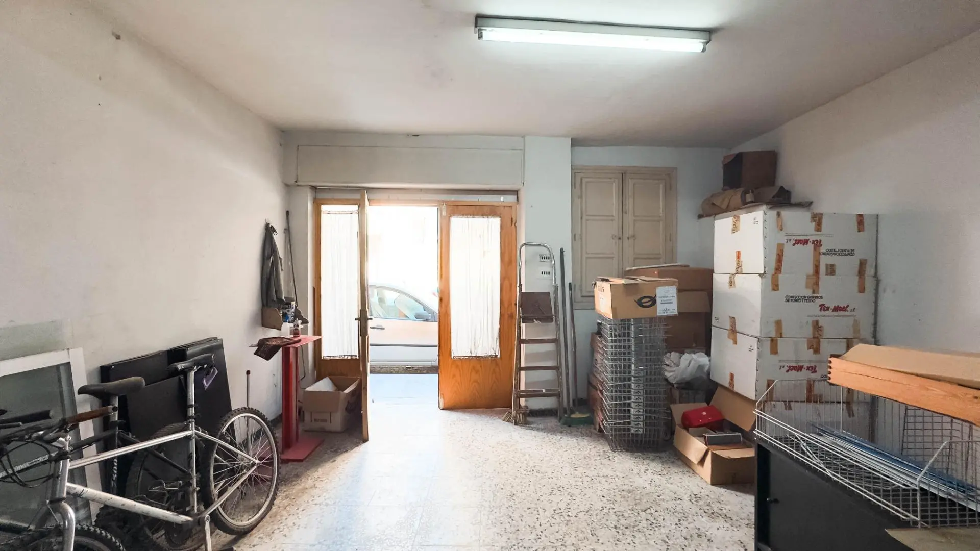Commercial Unit 98 In Elche, Spain