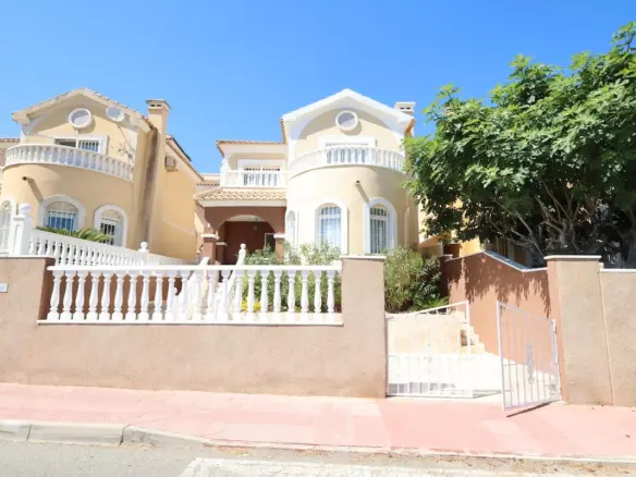 Villa Of 87 M² In Villamartin