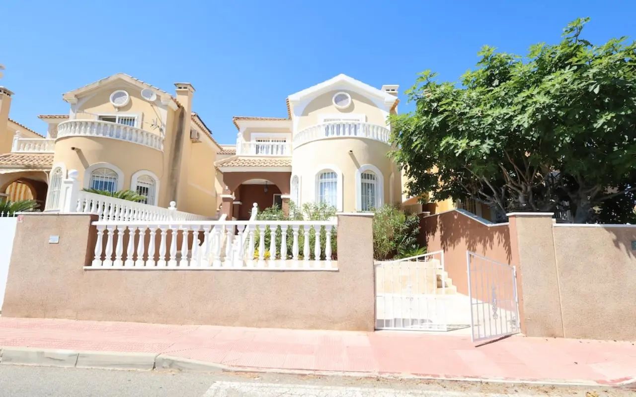 Villa Of 87 M² In Villamartin