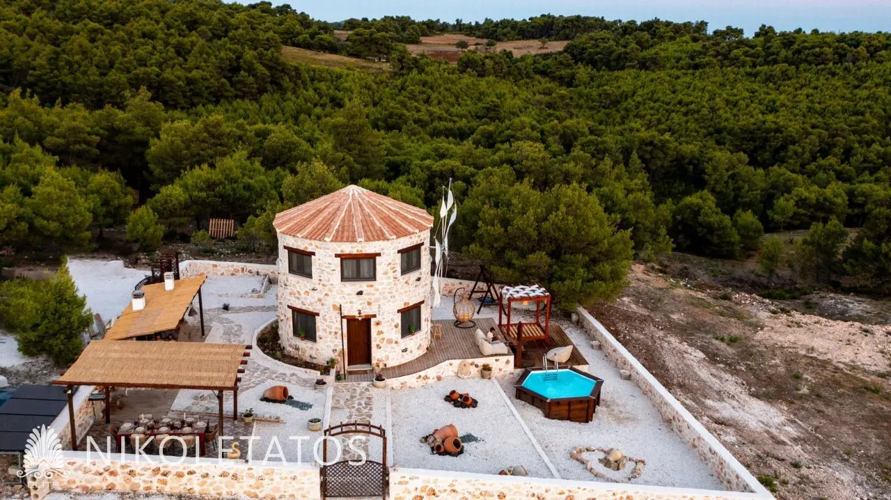 Villa Of 0 M² With In Greece