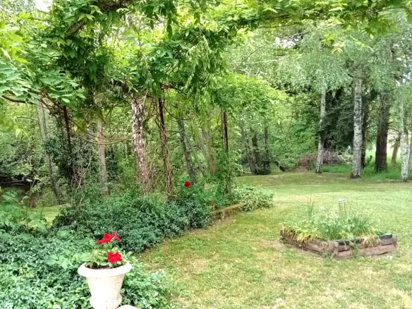 4-bedroom House In Alloue, France (143 M²)