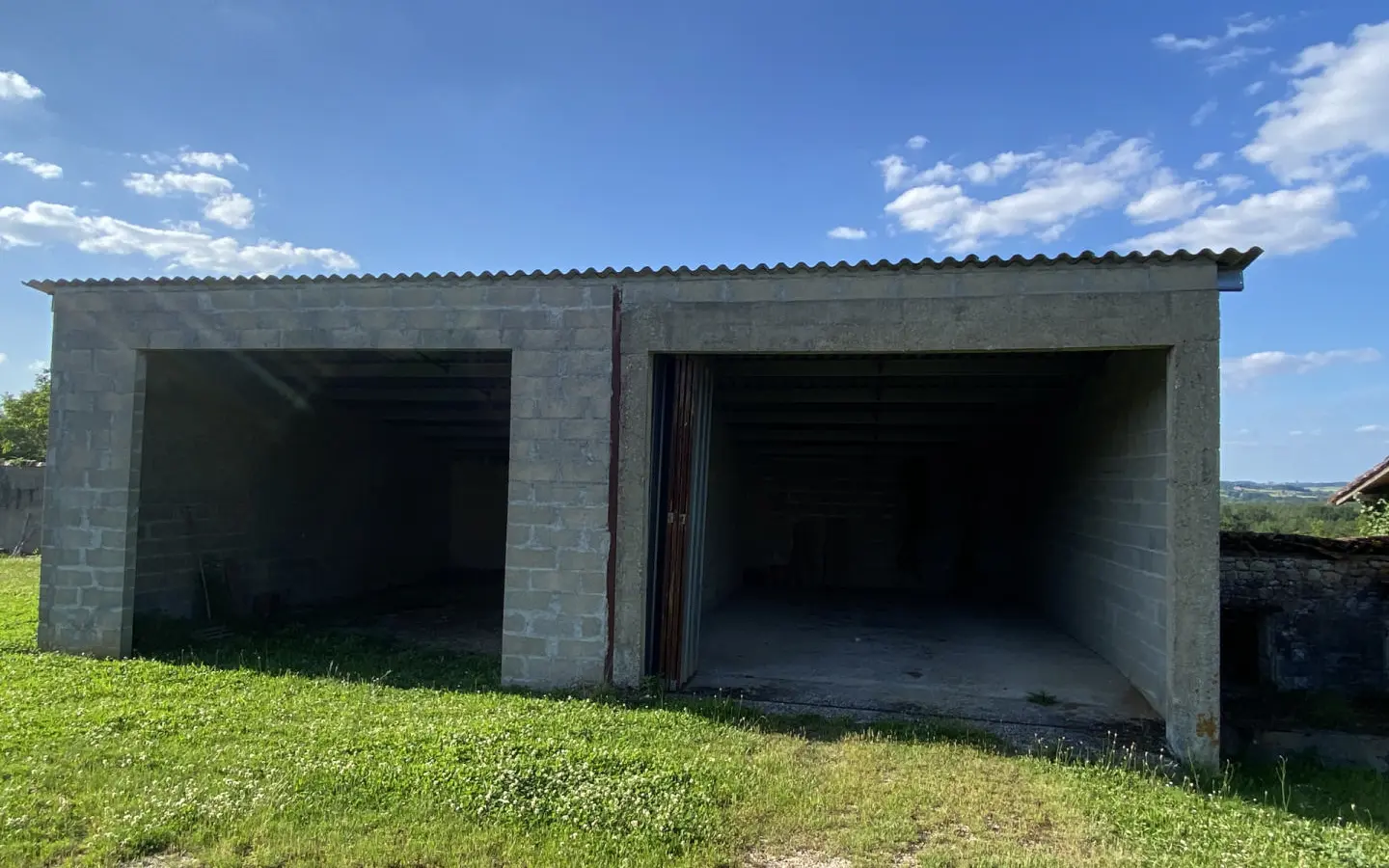 House Of 100 M² With Ground Floor Bedroom And Outbuildings In The Town Center