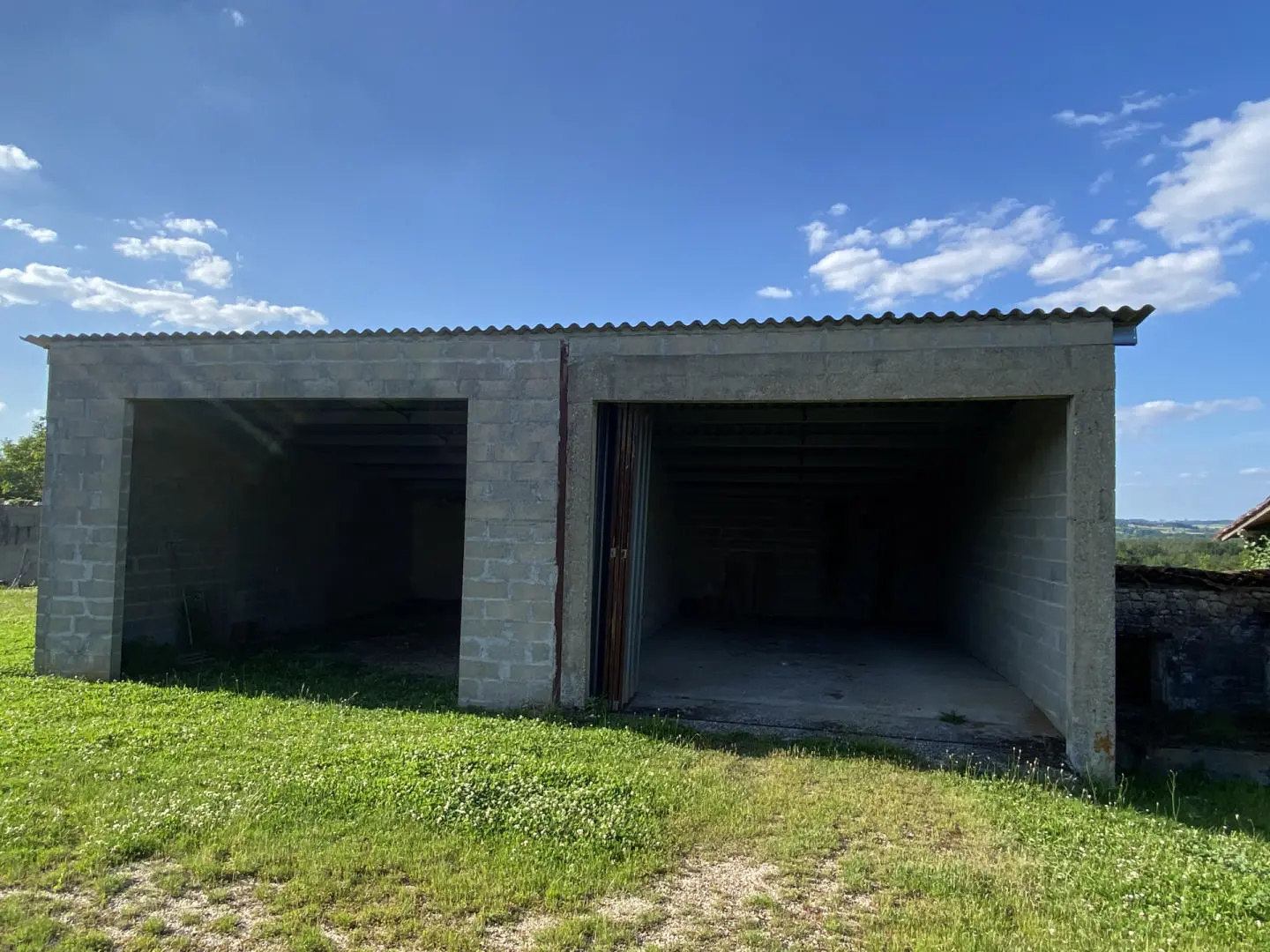 House Of 100 M² With Ground Floor Bedroom And Outbuildings In The Town Center