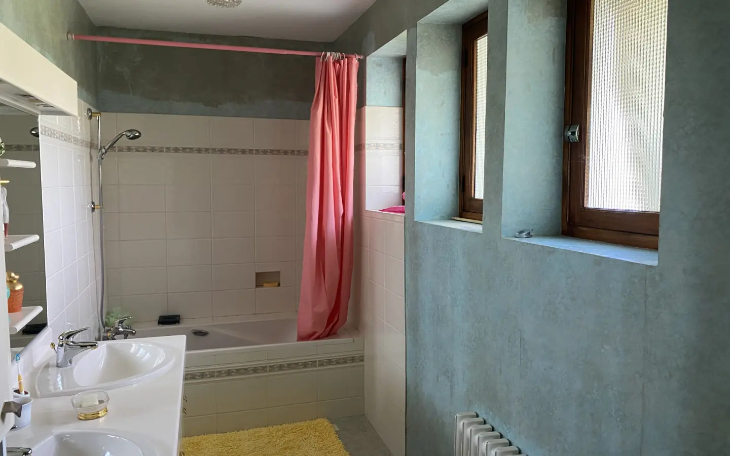House Of 100 M² With Ground Floor Bedroom And Outbuildings In The Town Center