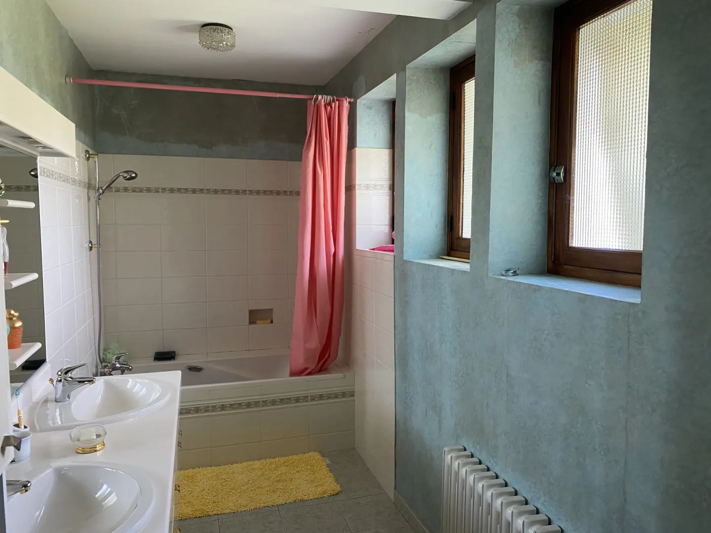 House Of 100 M² With Ground Floor Bedroom And Outbuildings In The Town Center