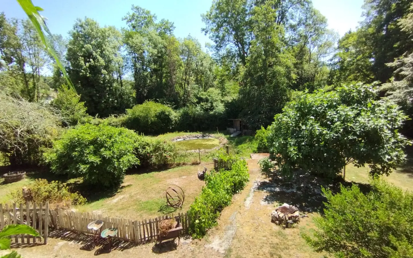 4-bedroom House In Alloue, France (143 M²)