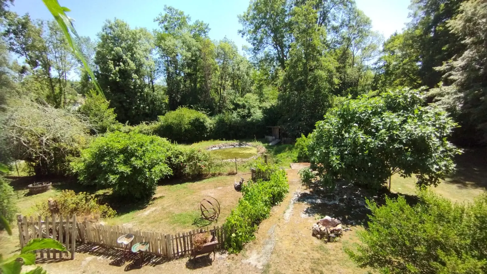 House Of 4 Bedrooms With River Views, Barns, Water Sports In Riverside Village