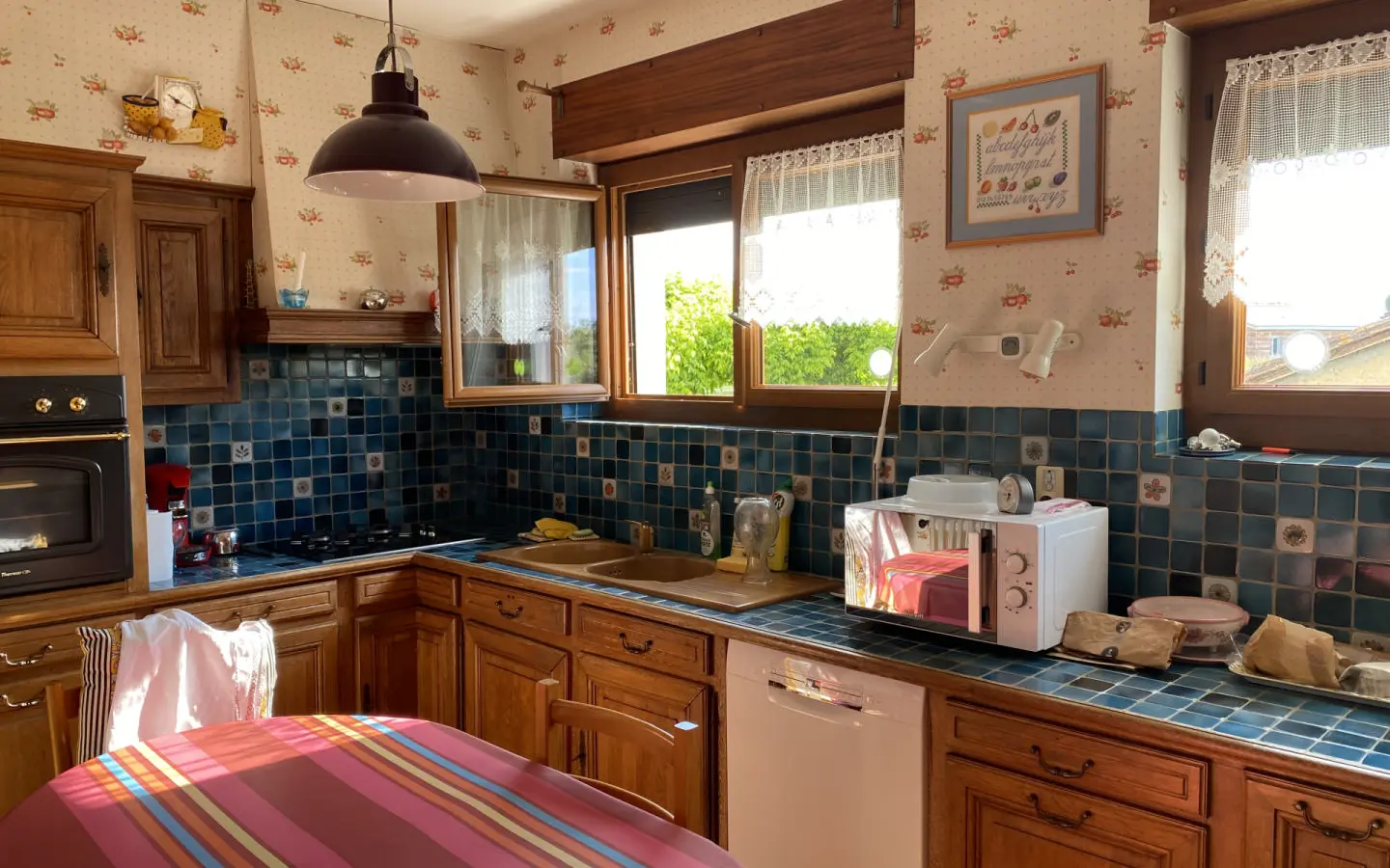 House Of 100 M² With Ground Floor Bedroom And Outbuildings In The Town Center