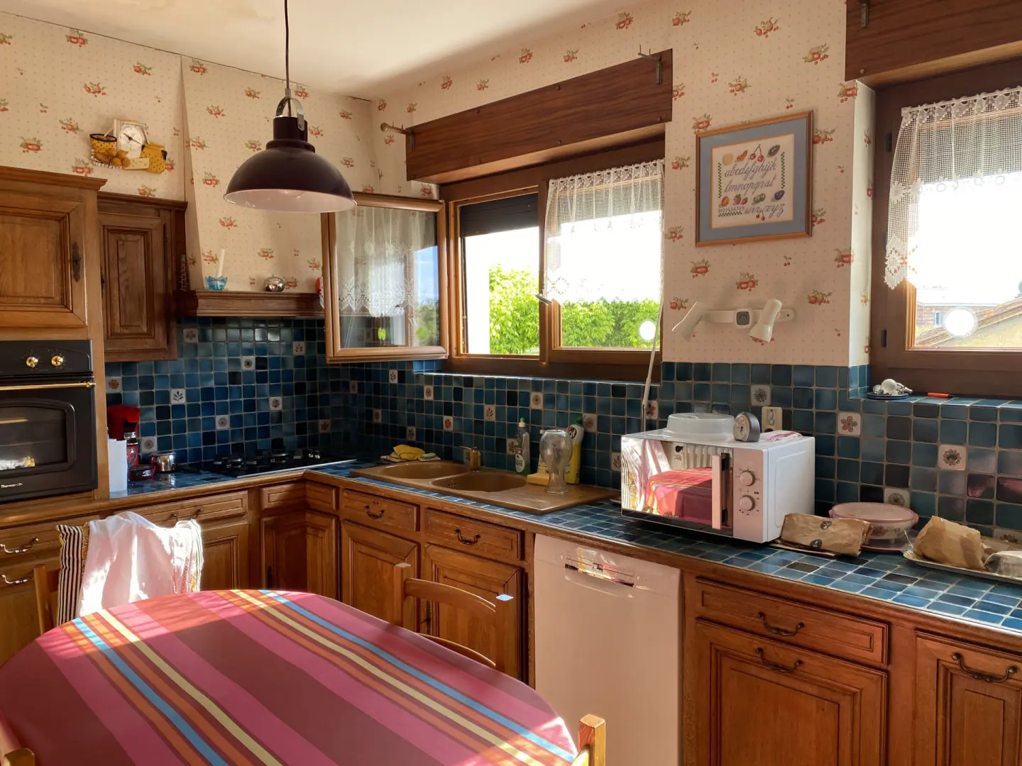 House Of 100 M² With Ground Floor Bedroom And Outbuildings In The Town Center
