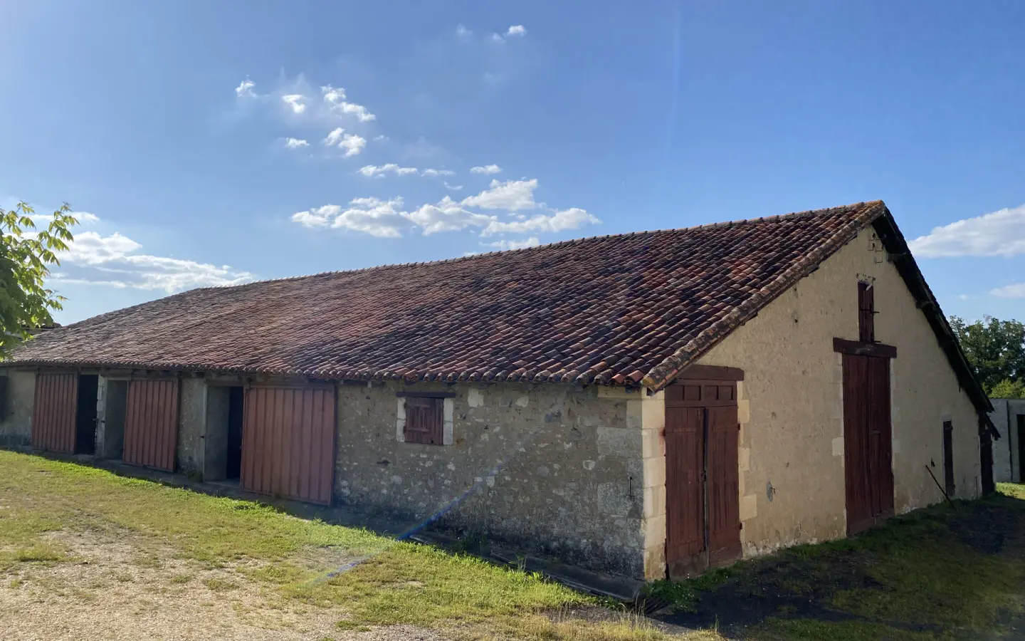 House Of 100 M² With Ground Floor Bedroom And Outbuildings In The Town Center