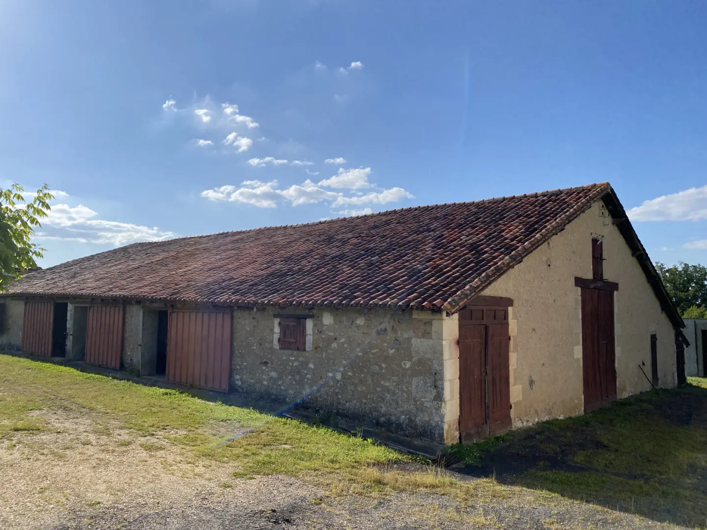 House Of 100 M² With Ground Floor Bedroom And Outbuildings In The Town Center