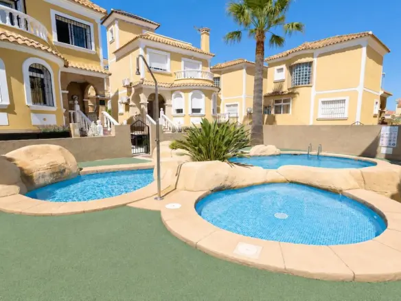 Villa Of 87 M² In Villamartin