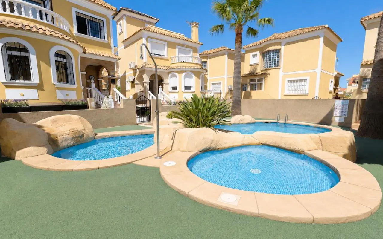 Villa Of 87 M² In Villamartin