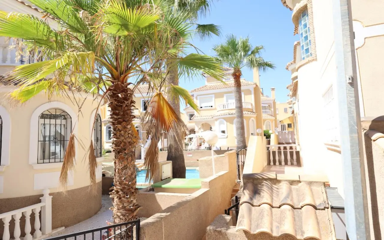Villa Of 87 M² In Villamartin