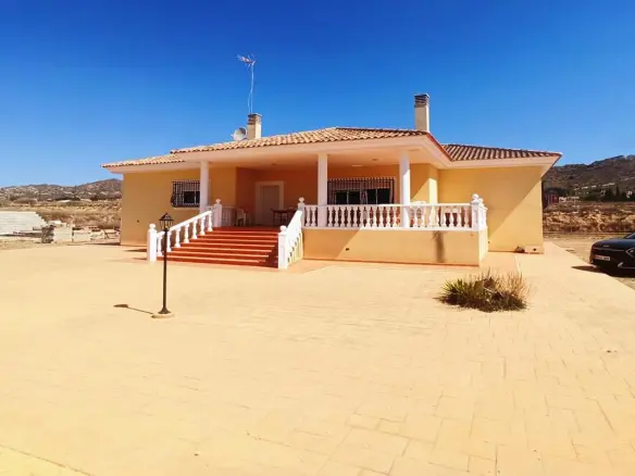 Country House Of 210 M² In Aspe, Spain