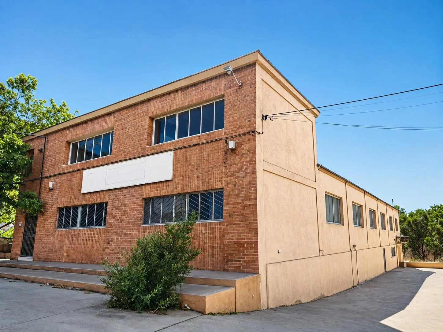 Industrial Unit Of 642 M² In Almansa, Spain