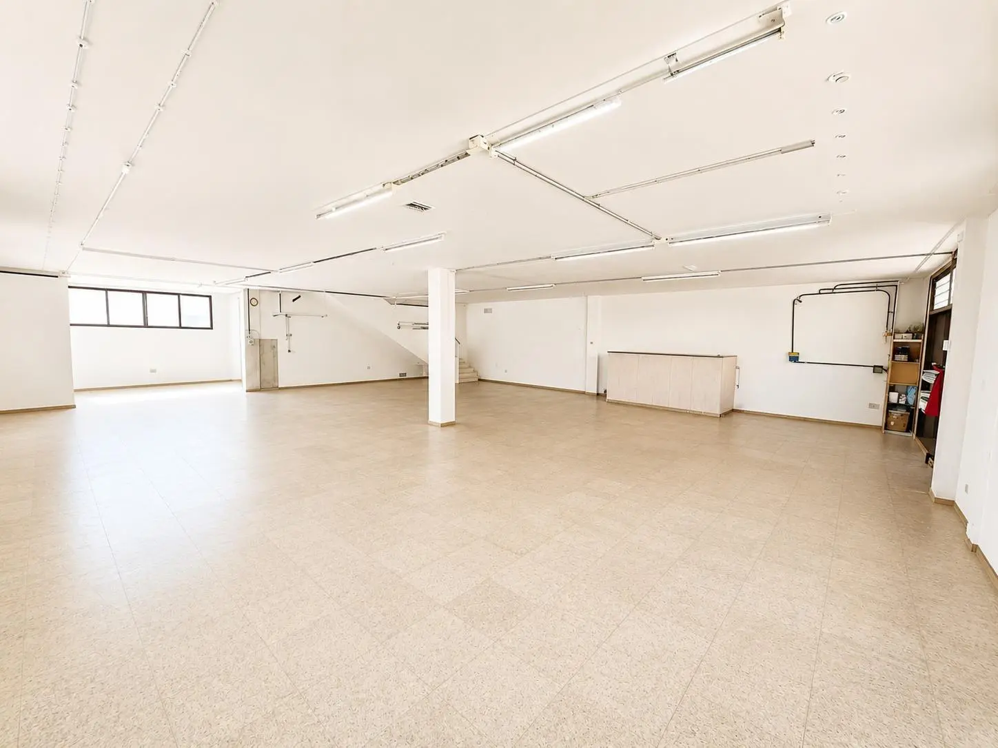 Industrial Unit Of 642 M² In Almansa, Spain