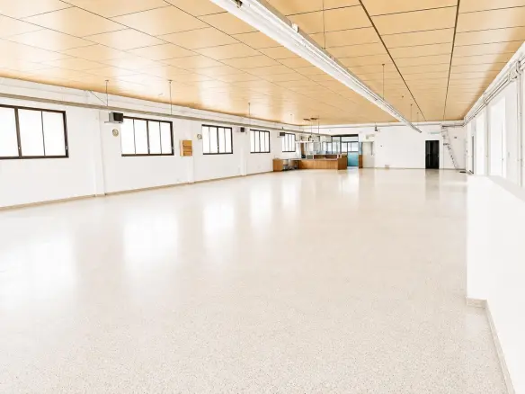 Industrial Unit In Almansa, Spain (642 M²)