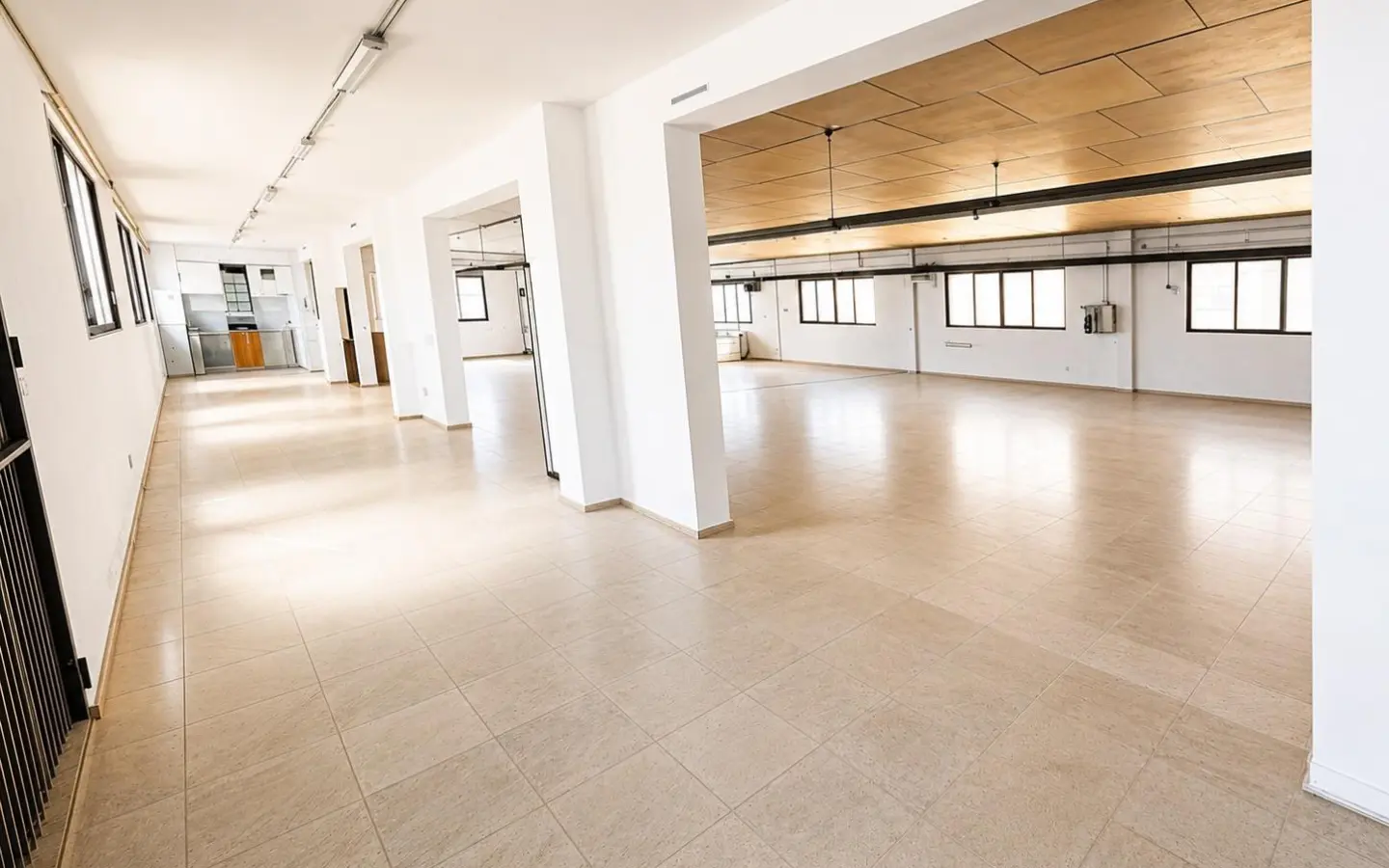 Industrial Unit Of 642 M² In Almansa, Spain