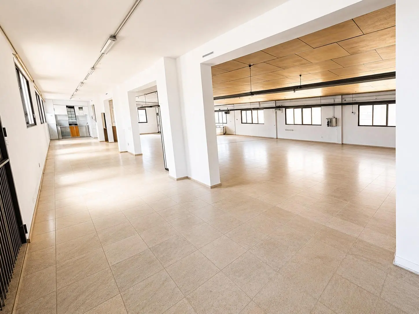 Industrial Unit Of 642 M² In Almansa, Spain