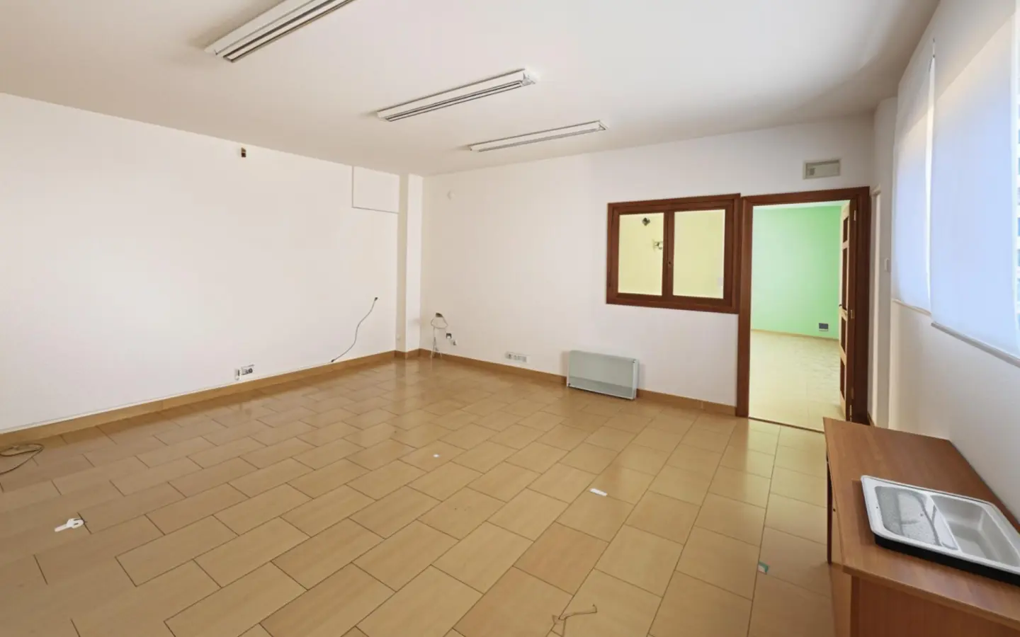 Industrial Unit Of 642 M² In Almansa, Spain