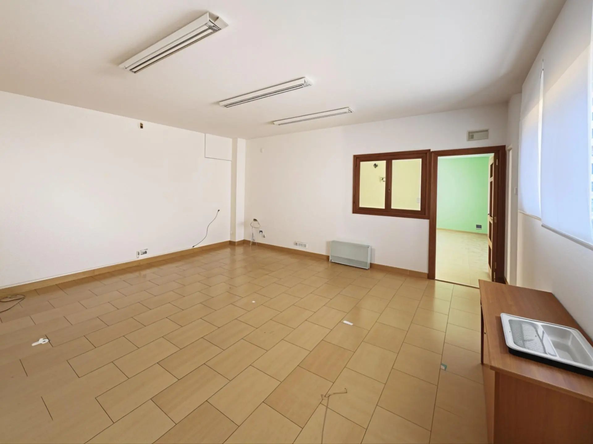 Industrial Unit Of 642 M² In Almansa, Spain