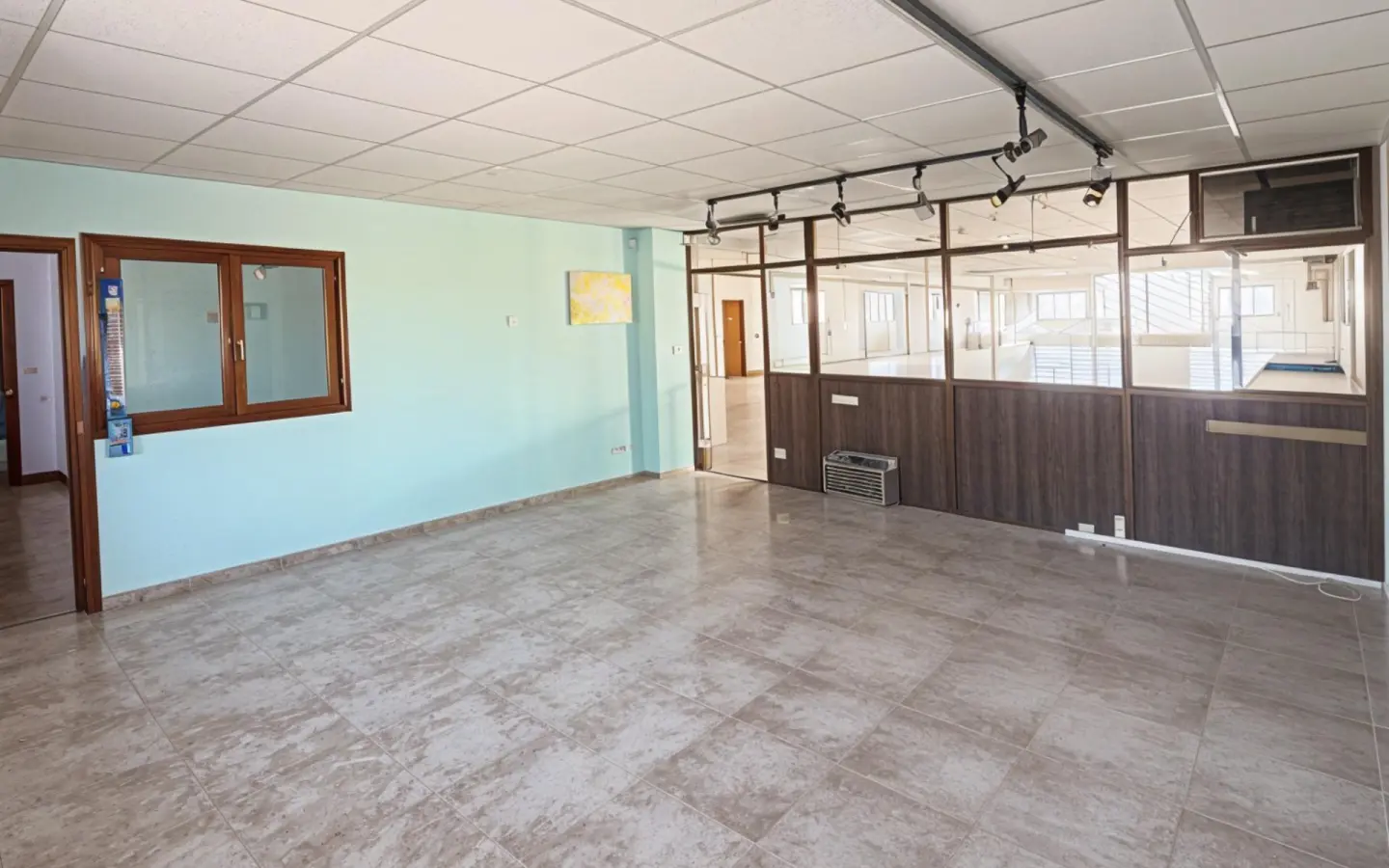 Industrial Unit Of 642 M² In Almansa, Spain