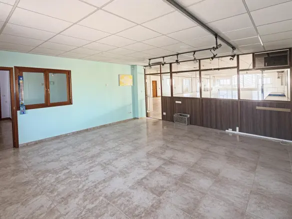 Industrial Unit In Almansa, Spain (642 M²)