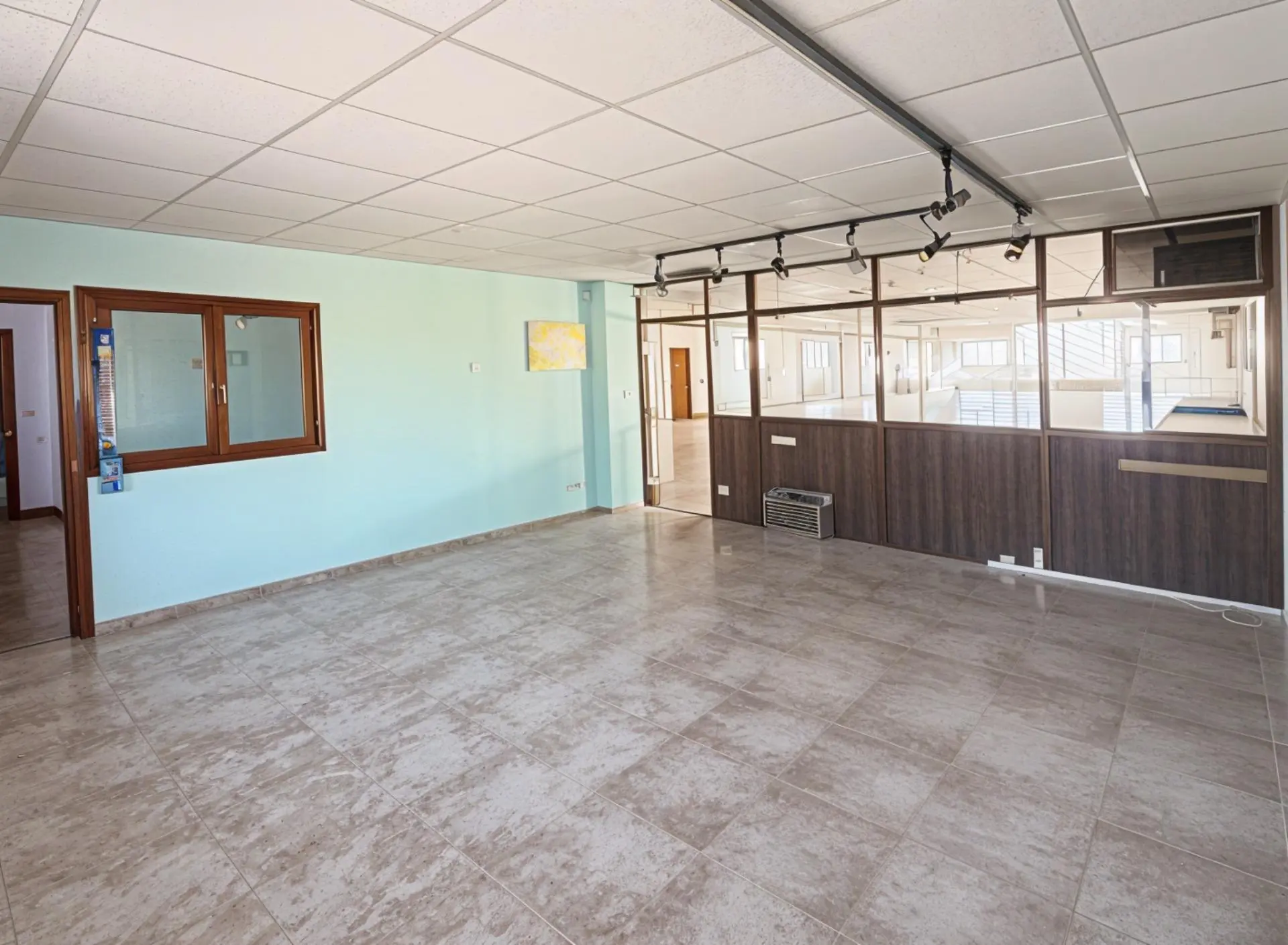 Industrial Unit Of 642 M² In Almansa, Spain