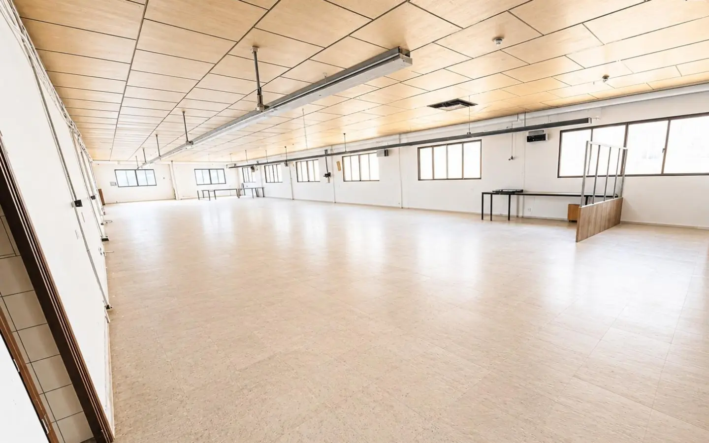 Industrial Unit Of 642 M² In Almansa, Spain