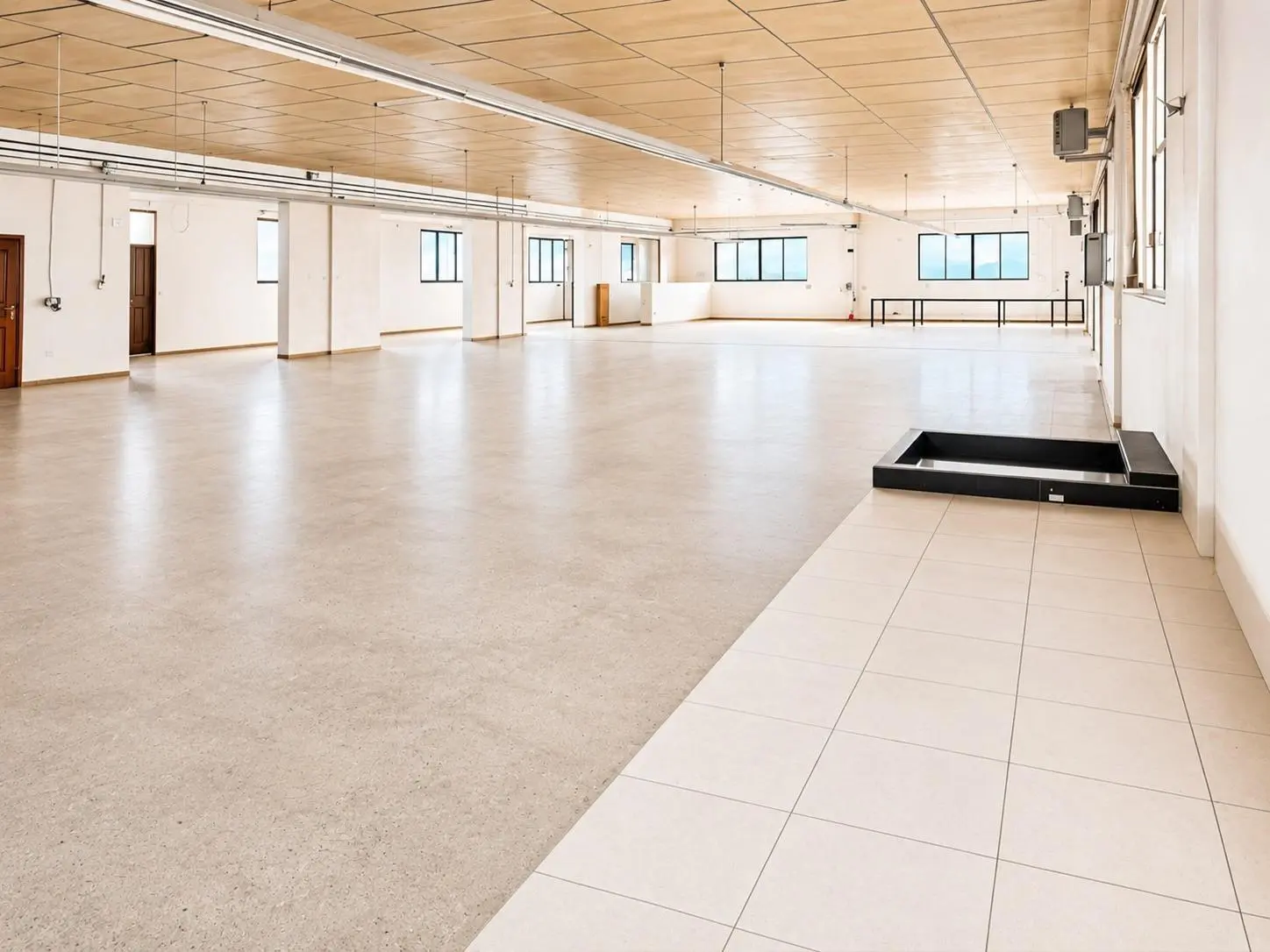 Industrial Unit Of 642 M² In Almansa, Spain