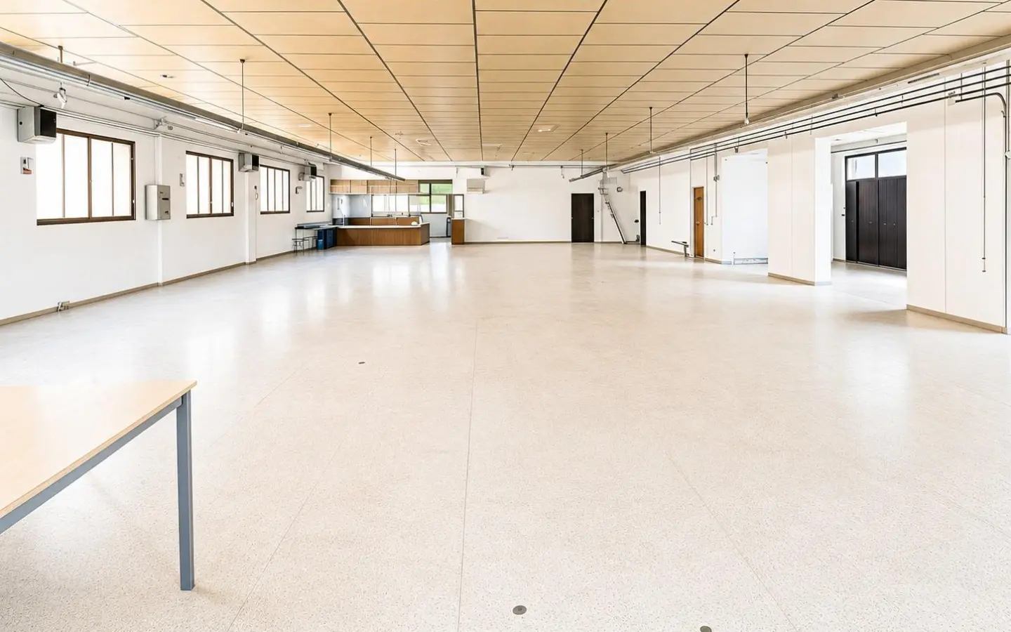 Industrial Unit Of 642 M² In Almansa, Spain