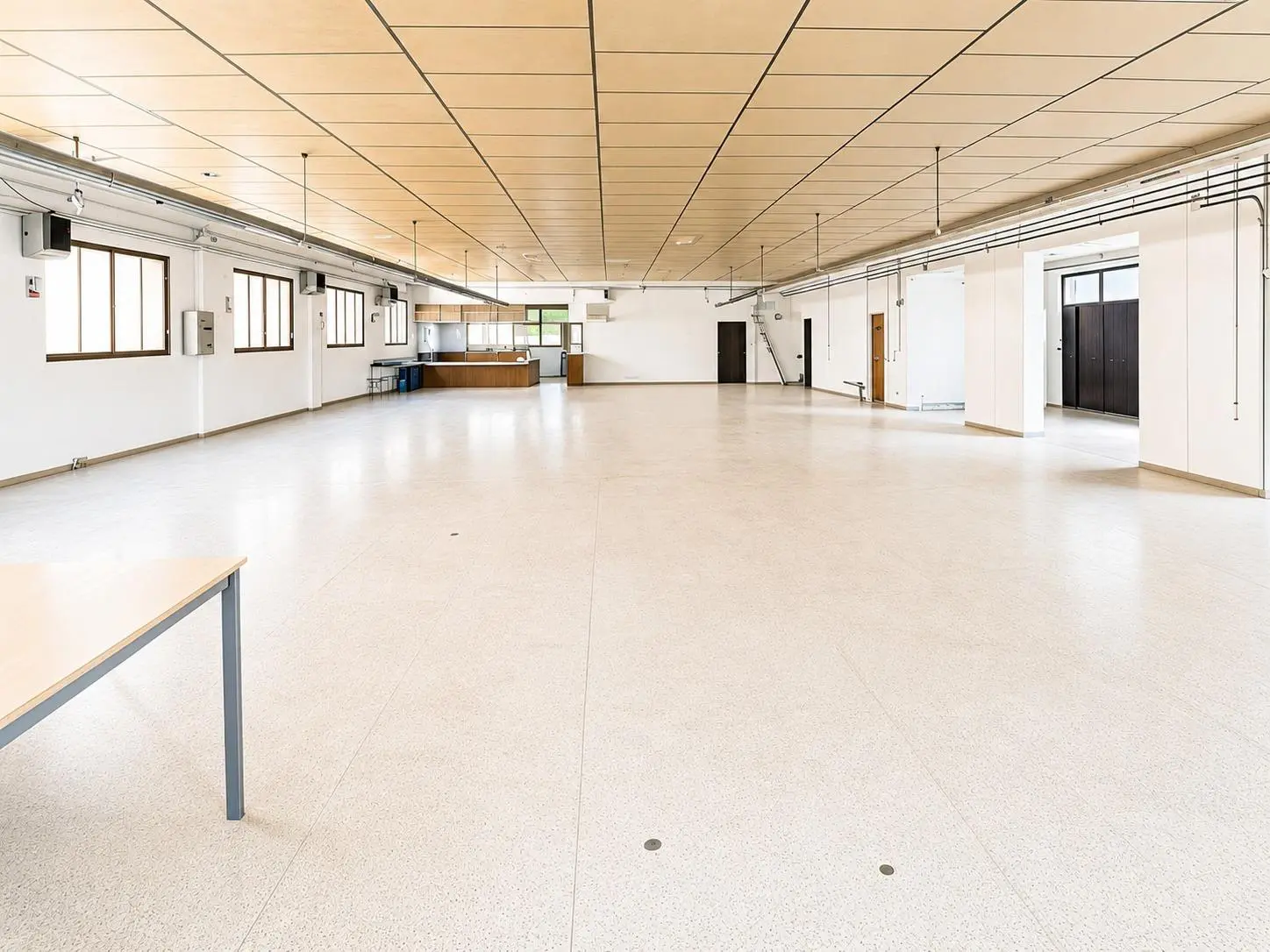 Industrial Unit Of 642 M² In Almansa, Spain