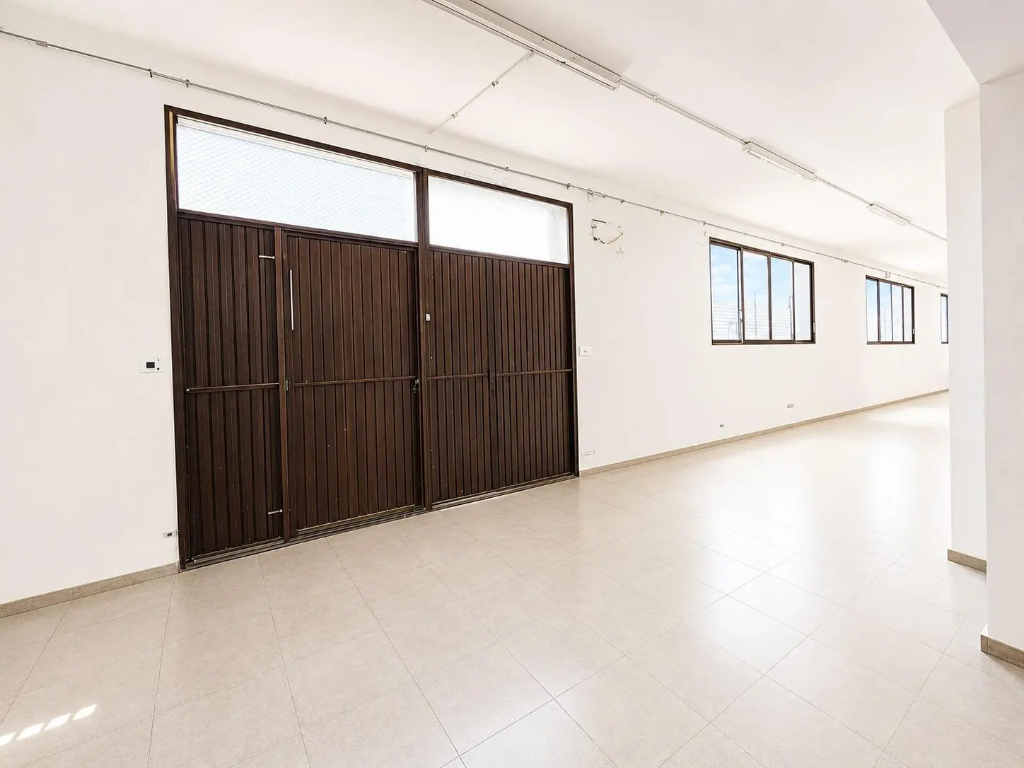 Industrial Unit Of 642 M² In Almansa, Spain