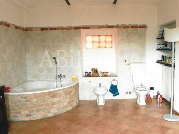 Farmhouse Of 359 M² With Nature Immersion In Casale