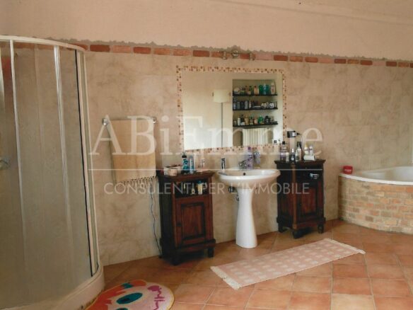Farmhouse Of 359 M² With Nature Immersion In Casale