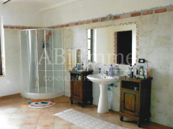Farmhouse Of 359 M² With Nature Immersion In Casale