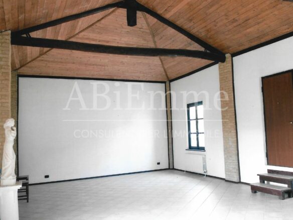 Farmhouse Of 359 M² With Nature Immersion In Casale