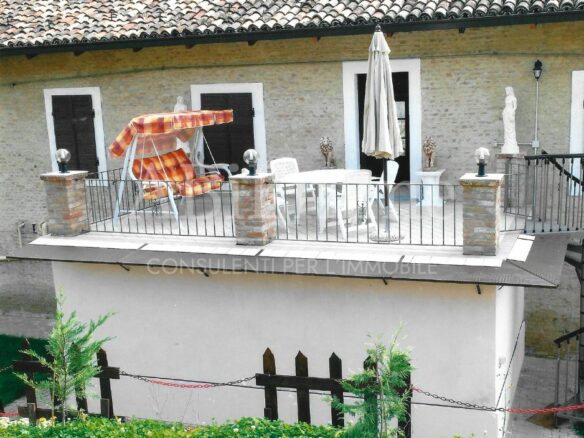 Farmhouse Of 359 M² With Nature Immersion In Casale