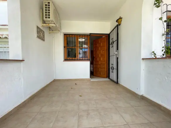 2-bedroom Semi In Torrevieja, Spain (100 M²)