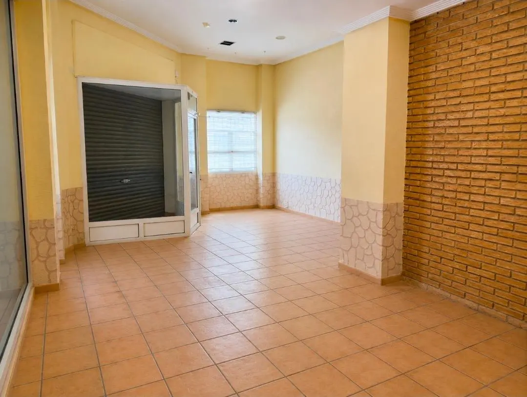 Commercial Unit Of 88 M² In Novelda, Spain