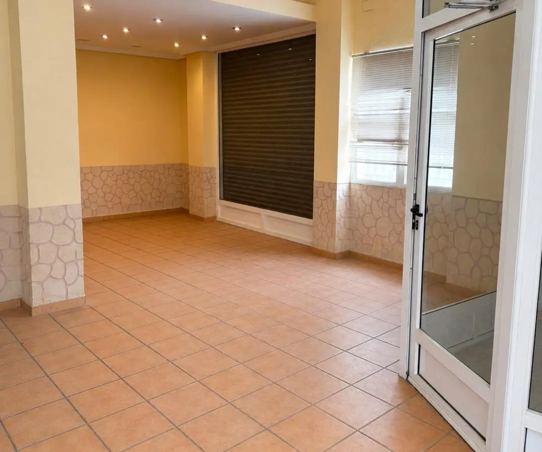 Commercial Unit Of 88 M² In Novelda, Spain