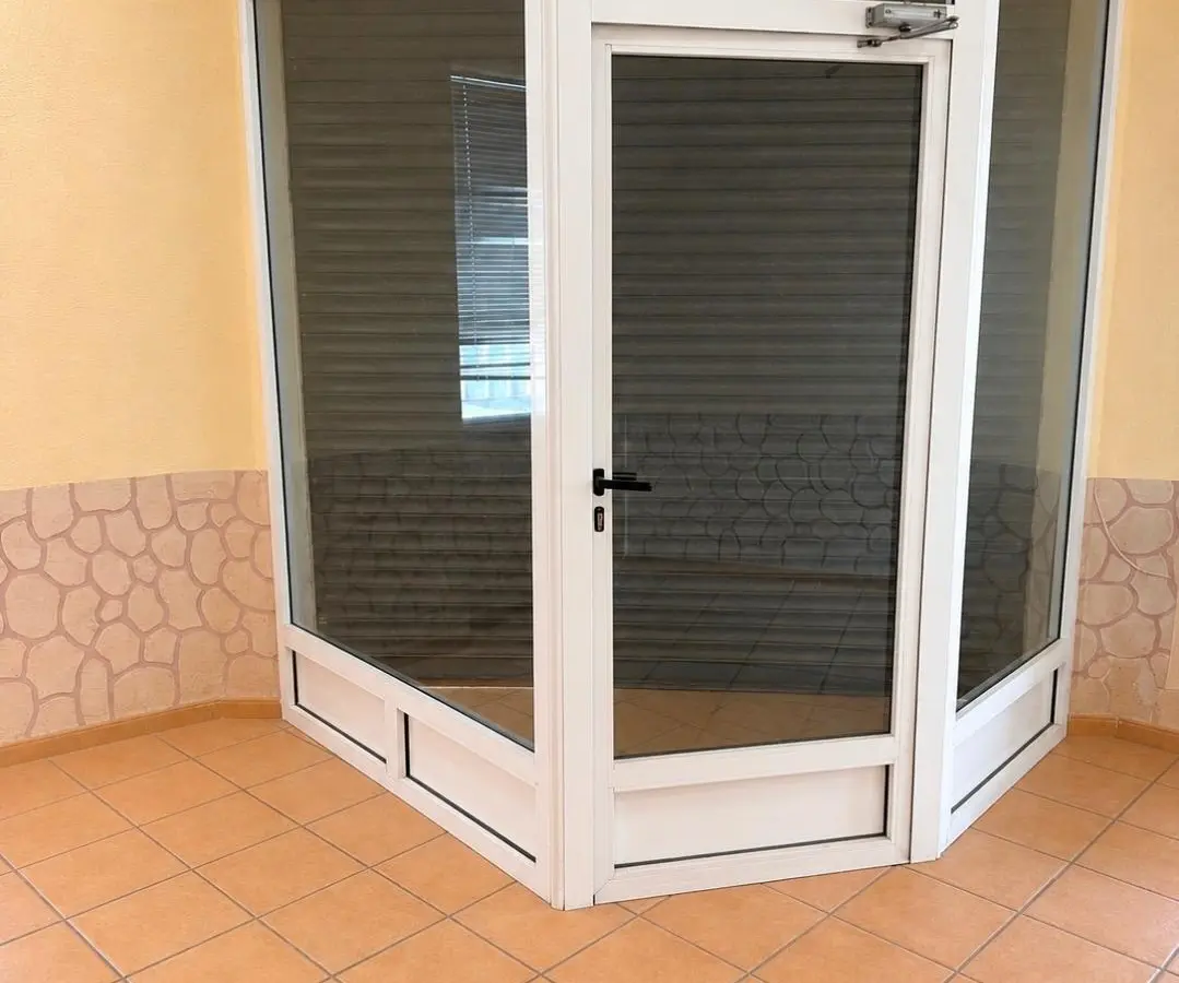 Commercial Unit Of 88 M² In Novelda, Spain