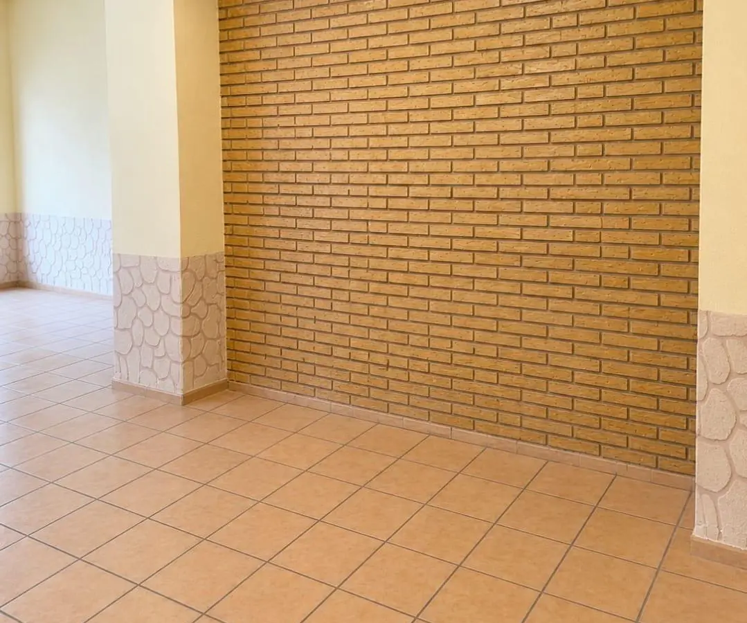Commercial Unit Of 88 M² In Novelda, Spain