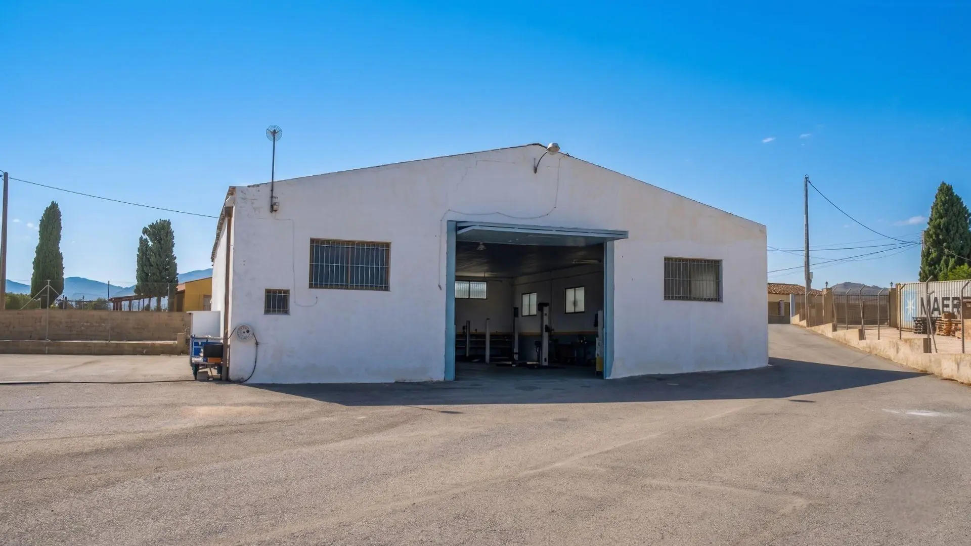 Industrial Unit Of 377 M² In Elche Pedanias, Spain